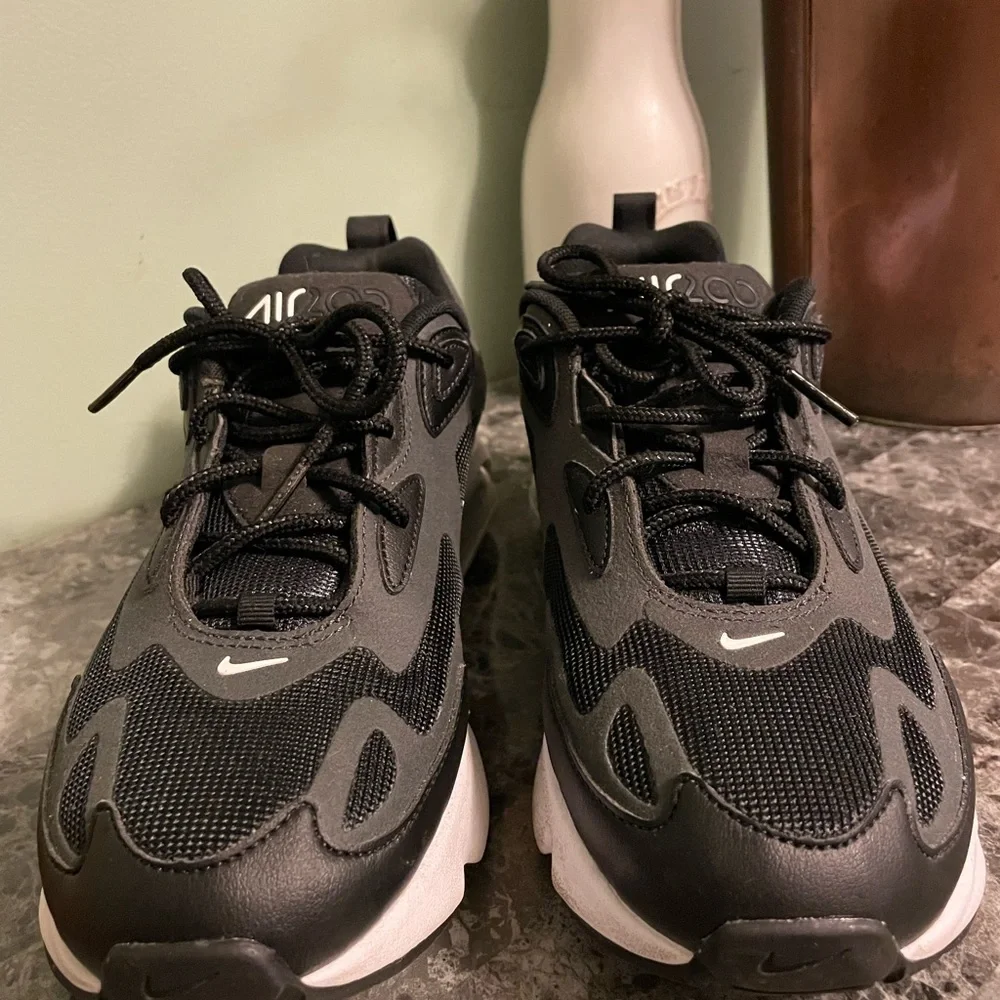 Black and White‎ Nike Air Max Youth Size 7